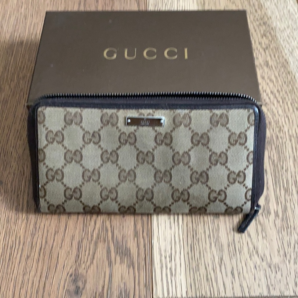 Gucci continental wallet